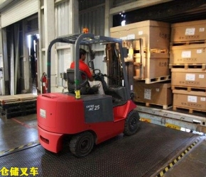 倉儲(chǔ)式叉車